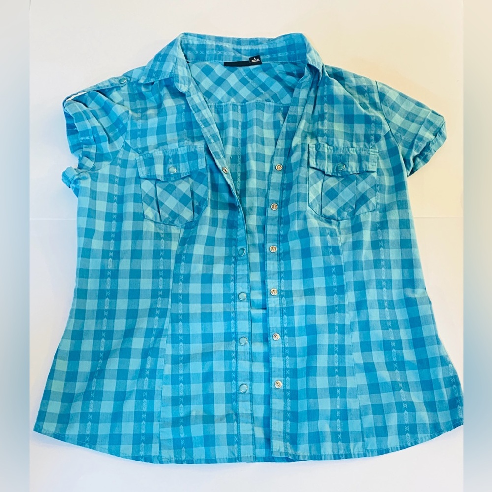 a.n.a A New Approach Shirt with snaps. Size L womens. Plaid Short Sleeves